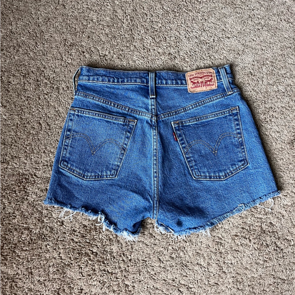 Levi’s 501 Shorts - Picture 5 of 9